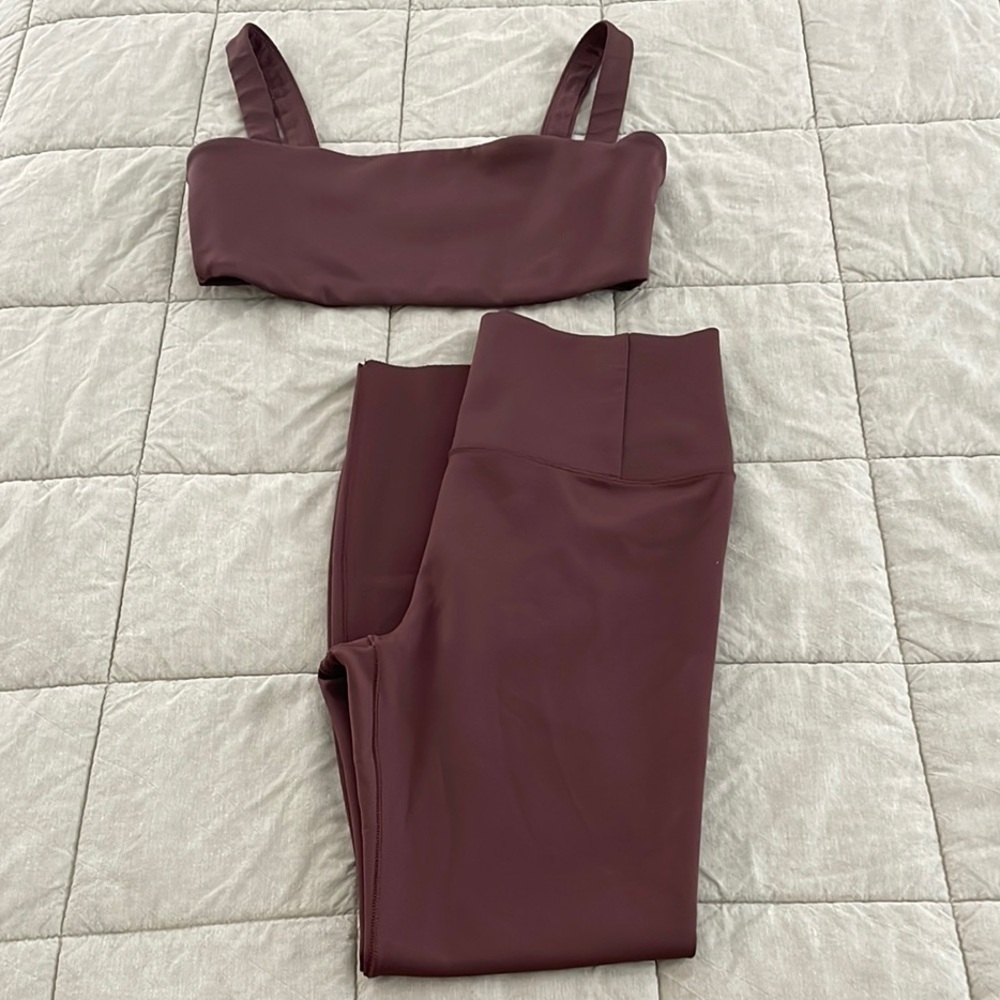 Vuori Plum Set Performance Wear